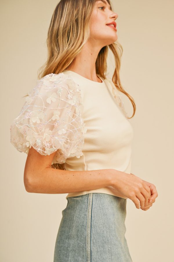 3D floral puff sleeve top