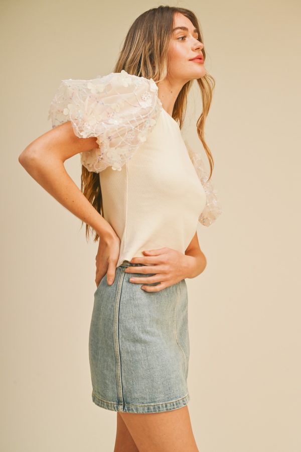 3D floral puff sleeve top