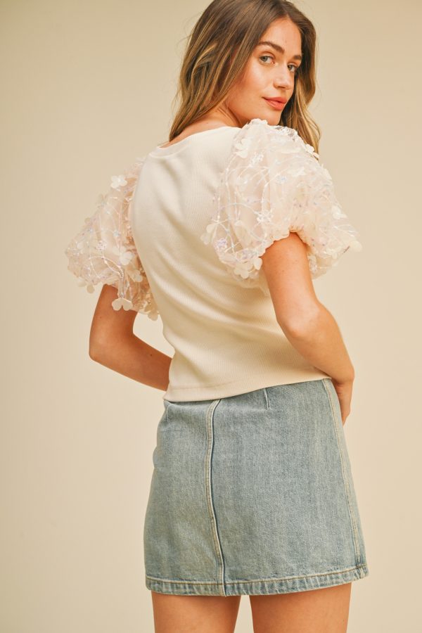3D floral puff sleeve top
